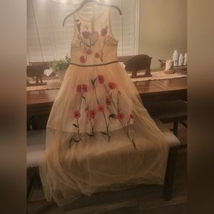 L'ATISTE embroidery dress.